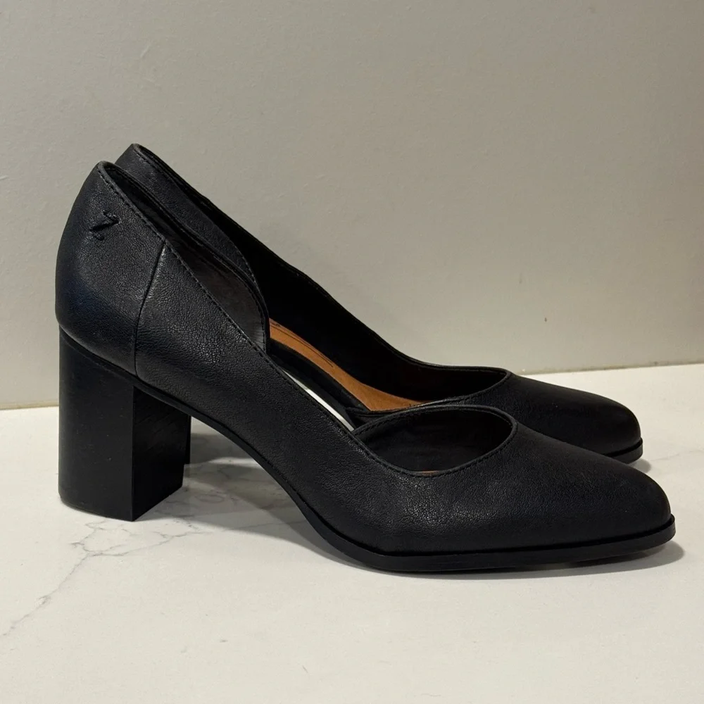 Zodiac Gracie Women's Black Leather Side Cutout pumps